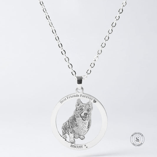 Life-Like Circle Necklace