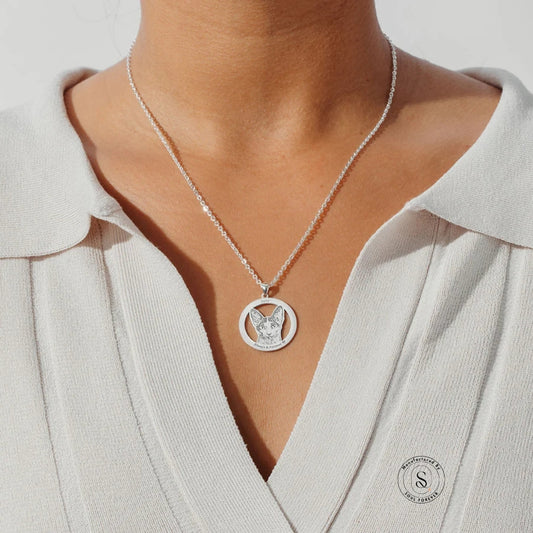 Life-Like Circle Necklace